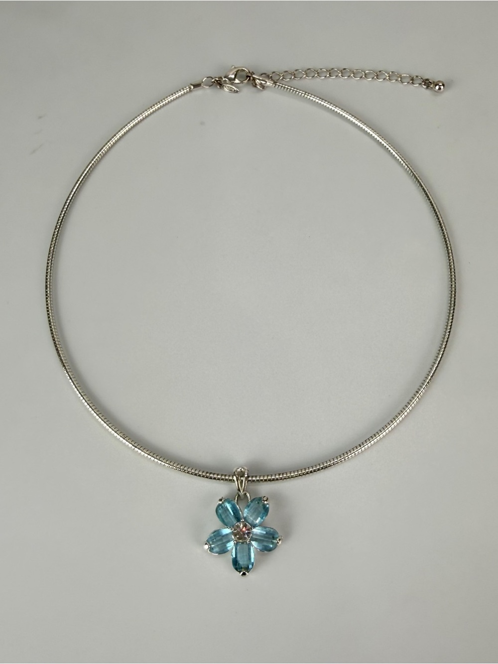 Avon Nina Ricci Light Blue Crystal Flower Silver Tone Coil Necklace - Picture 3 of 8